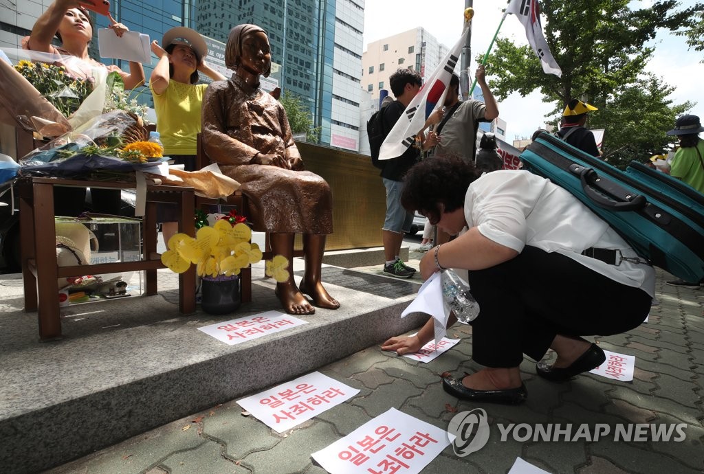 釜山の少女像・労働者像の設置を合法に　市議会が条例案審議へ