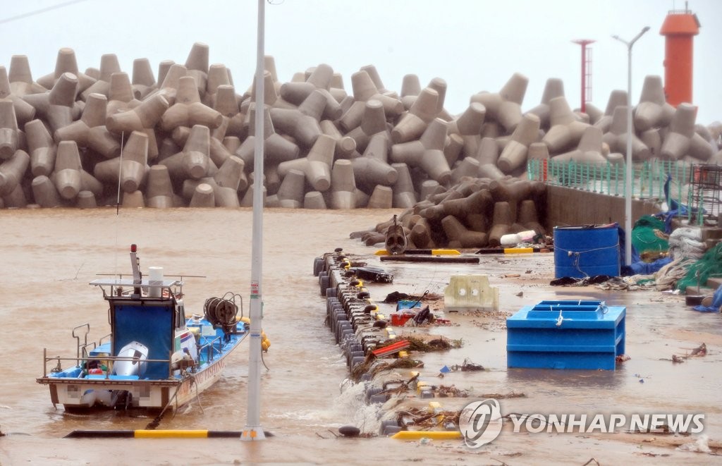 태풍 피해 덮친 삼척 신남항 | 연합뉴스