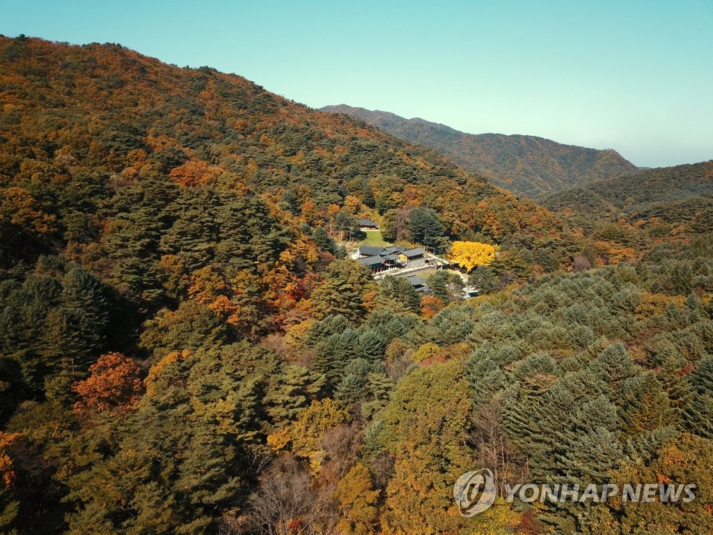 Autumn on Mount Chiak | Yonhap News Agency