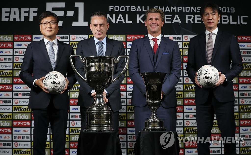 South Korea football officials and coaches pose for pictures behind the trophies for the East Asian Football Federation (EAFF) E-1 Football Championship during the event's kickoff press conference at the Korea Football Association (KFA) House on Oct. 30, 2019. From left: EAFF General Secretary Park Yong-soo, men's national team head coach Paulo Bento, women's national team head coach Colin Bell and KFA General Secretary Hong Myung-bo. (Yonhap)