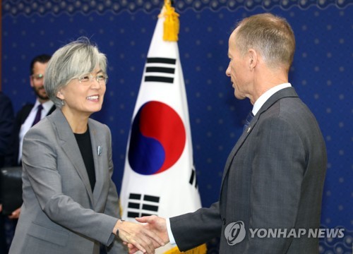 (LEAD) Un haut diplomate américain qualifie d'«encourageant» la récente rencontre Moon-Abe