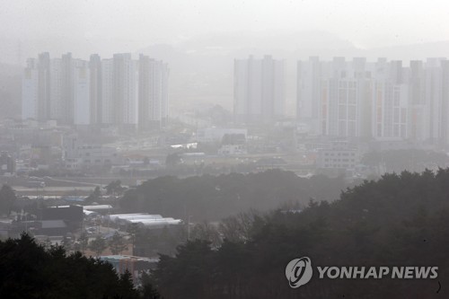 전국 대부분 미세먼지 '나쁨'…밤부터 중부 눈·비