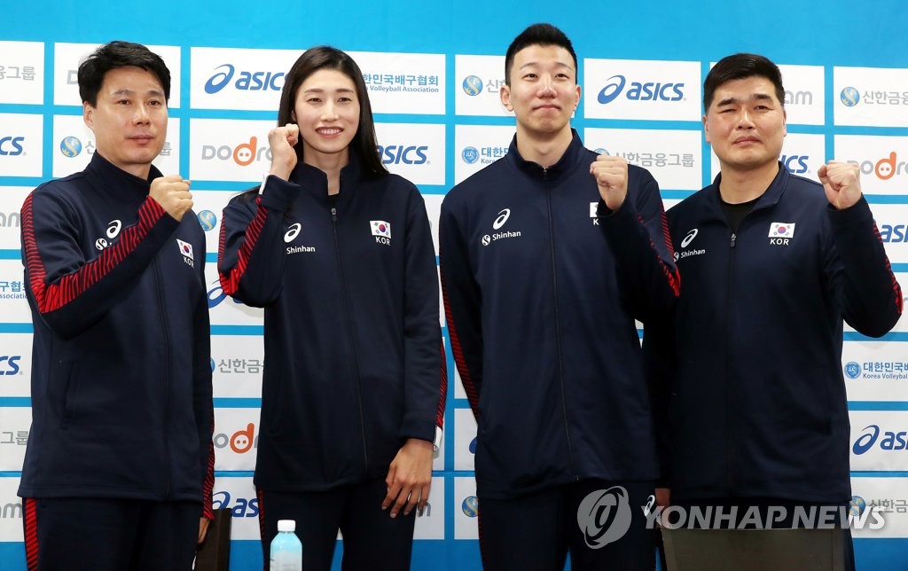 In this file photo from Dec. 22, 2019, members of the South Korean men's and women's volleyball teams pose for photos during their joint press conference at Gyeyang Gymnasium in Incheon, just west of Seoul. From left are women's team assistant coach Kang Sung-hyung, women's captain Kim Yeon-koung, men's captain Shin Yung-suk and men's head coach Im Do-hun. (Yonhap)