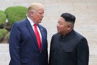  백악관 "트럼프, 北비핵화 위해 김정은과 대화 열려 있어" <로이터>