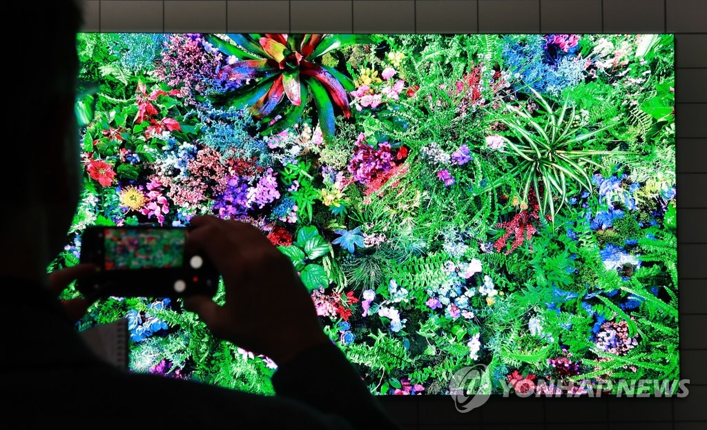 This file photo taken Jan. 6, 2020, shows Samsung Electronics Co.'s Micro LED TV, The Wall, at the Consumer Electronics Show in Las Vegas, Nevada. (Yonhap)