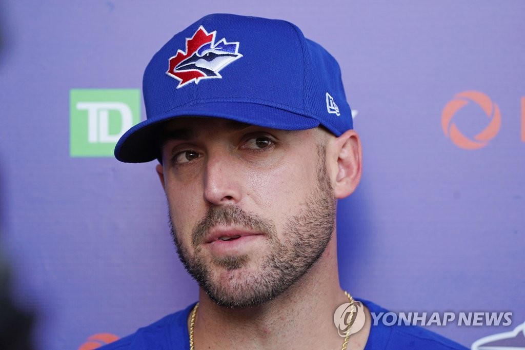 Travis Shaw of the Toronto Blue Jays speaks to reporters at TD Ballpark in Dunedin, Florida, on Feb. 16, 2020. (Yonhap)