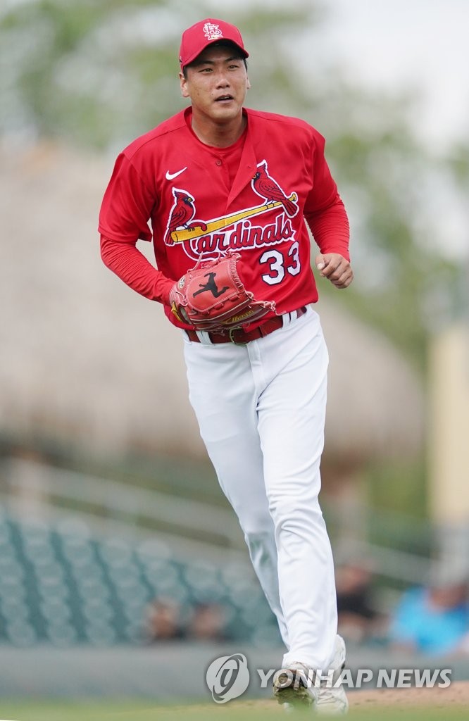 In this file photo from Feb. 26, 2020, Kim Kwang-hyun of the St. Louis Cardinals heads back to the dugout after retiring the side in the top of the second inning of a Major League Baseball spring training game against the Miami Marlins at Roger Dean Chevrolet Stadium in Jupiter, Florida. (Yonhap)