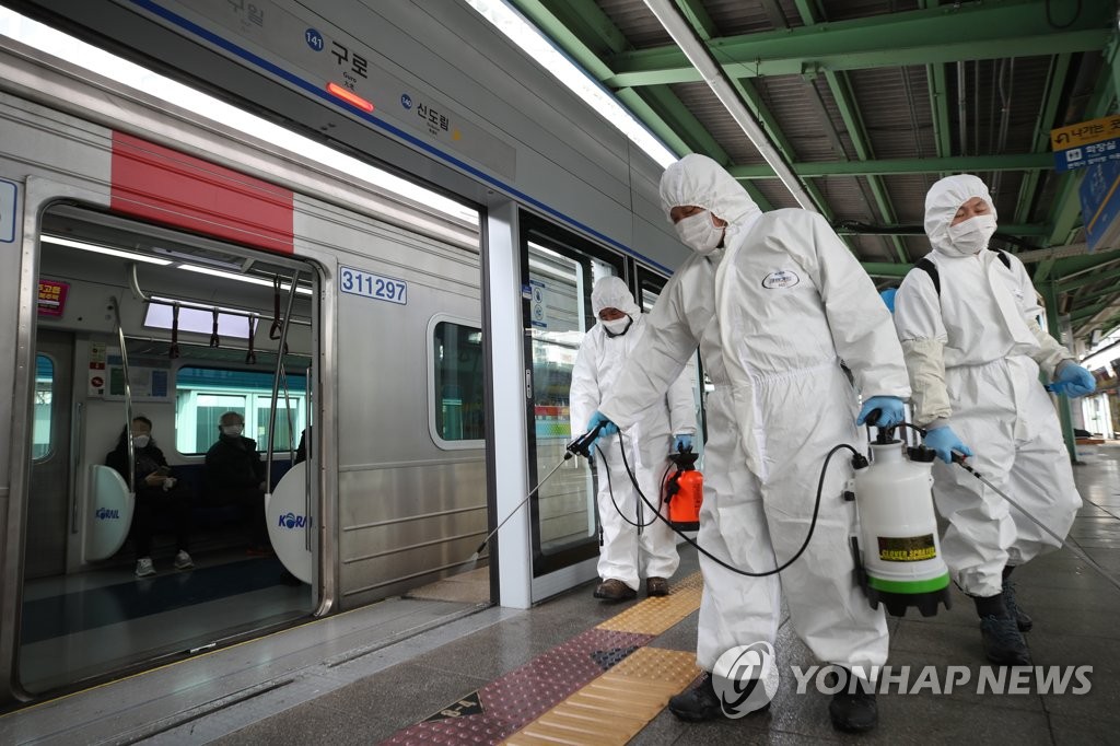 Subway workers disinfect Guro Station in southwestern Seoul on March 12, 2020. (Yonhap)