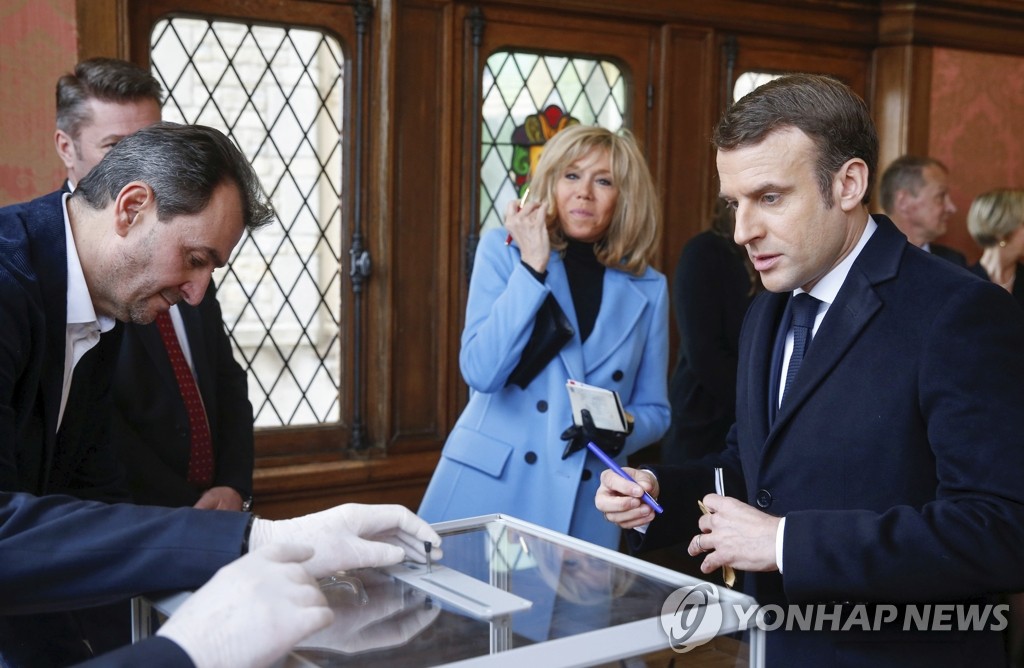 지방선거 투표하는 마크롱 프랑스 대통령