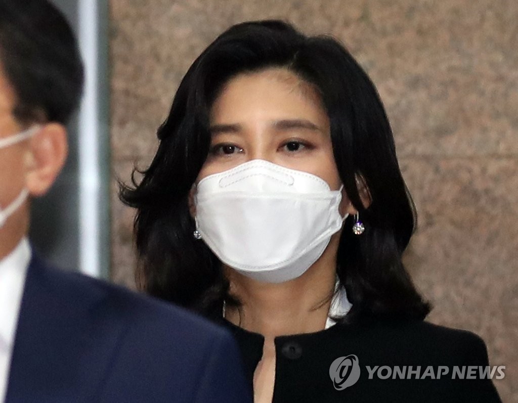 This photo, taken on March 19, 2020, shows Lee Boo-jin leaving a Samsung company building in Seoul after attending a Hotel Shilla shareholders meeting. (Yonhap)