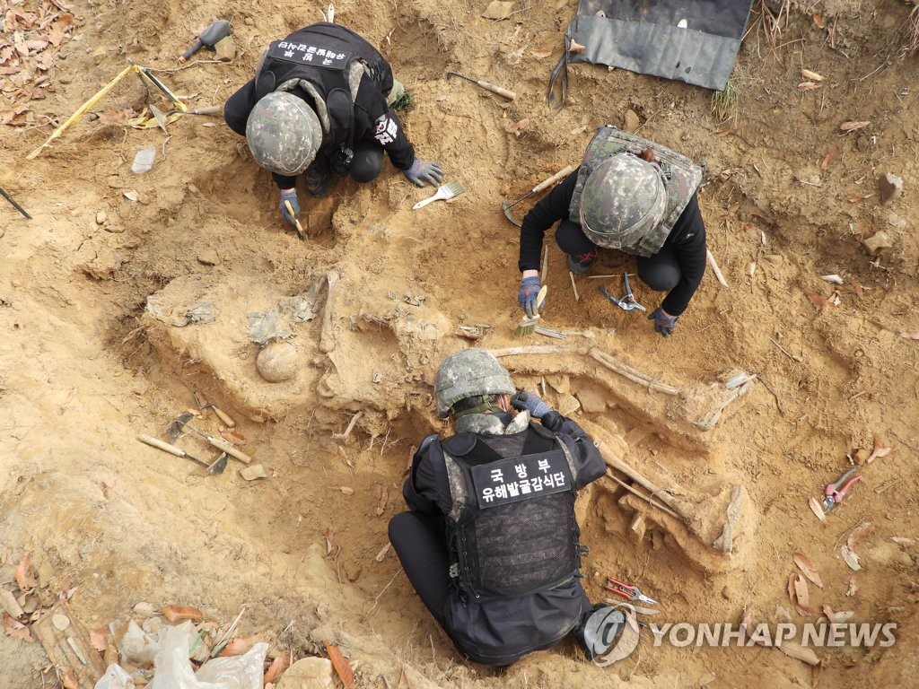 Vice unification minister visits DMZ war remains excavation site to take look at forestry project