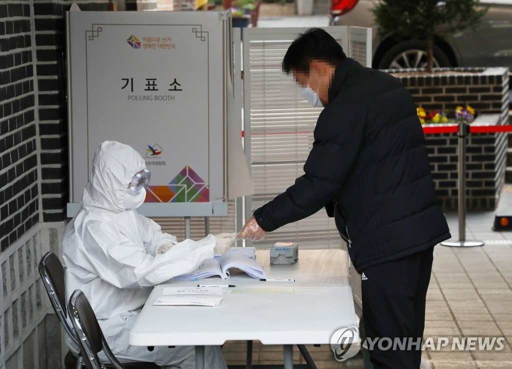 自主隔離中の有権者も投票　コロナ禍の韓国総選挙