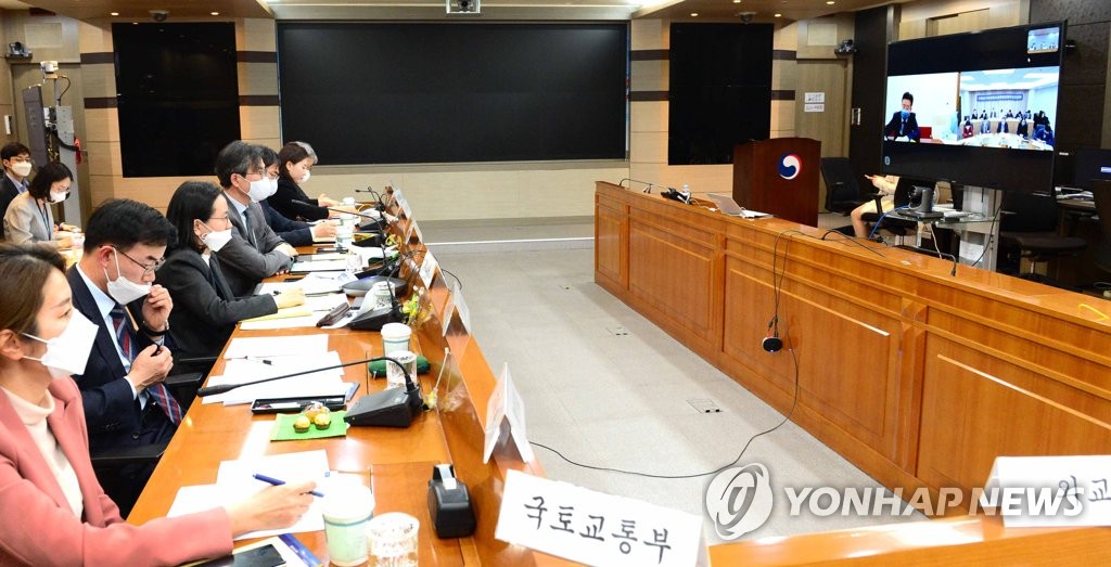 This photo, provided by Seoul's foreign ministry, captures a videoconference between government officials of South Korea and Chinese that took place on April 29, 2020, to finalize the agreement for a fast-track entry system for businesspeople in exception to entry curbs imposed due to the coronavirus outbreak. (PHOTO NOT FOR SALE) (Yonhap) 