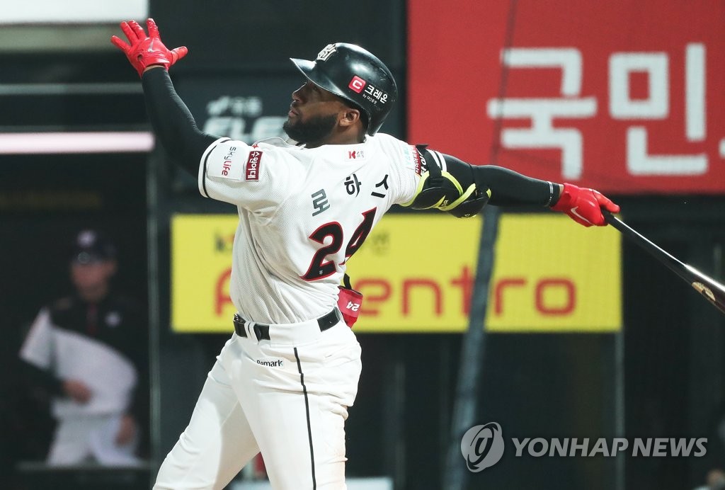 In this file photo from June 3, 2020, Mel Rojas Jr. of the KT Wiz hits a solo home run against the Doosan Bears in a Korea Baseball Organization regular season game at KT Wiz Park in Suwon, 45 kilometers south of Seoul. (Yonhap)