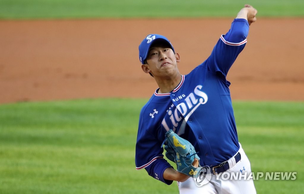 Heo Yun-dong of the Samsung Lions pitches against the LG Twins in a Korea Baseball Organization regular season game at Jamsil Baseball Stadium in Seoul on June 3, 2020. (Yonhap)