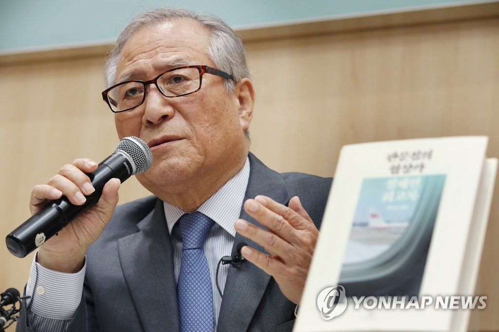 Ex-minister says inter-Korean communication lines not completely cut