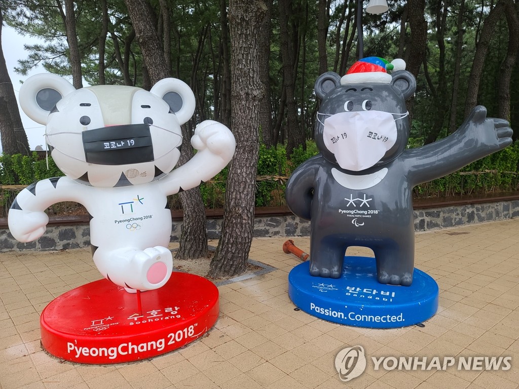 The faces of the mascots of the 2018 PyeongChang Winter Olympics are covered with protective masks to promote the country's social distancing drive near a beach in Sokcho, 213 kilometers east of Seoul, on July 10, 2020. (Yonhap)