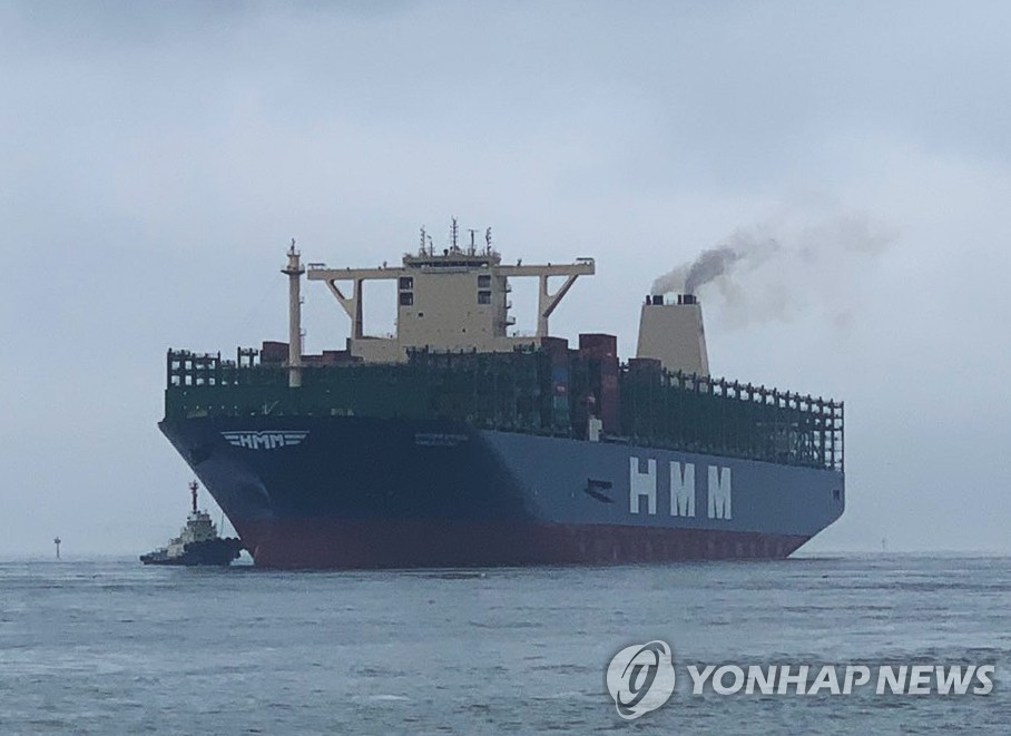 This photo provided by Pusan Newport Co. (PNC) shows a 24,000 twenty-foot equivalent unit container carrier of HMM entering the Port of Busan in the city of Busan, 453 km southeast of Seoul. (PHOTO NOT FOR SALE) (Yonhap)