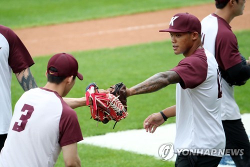 Former NL All-Star Addison Russell to bat 3rd, play shortstop in KBO debut