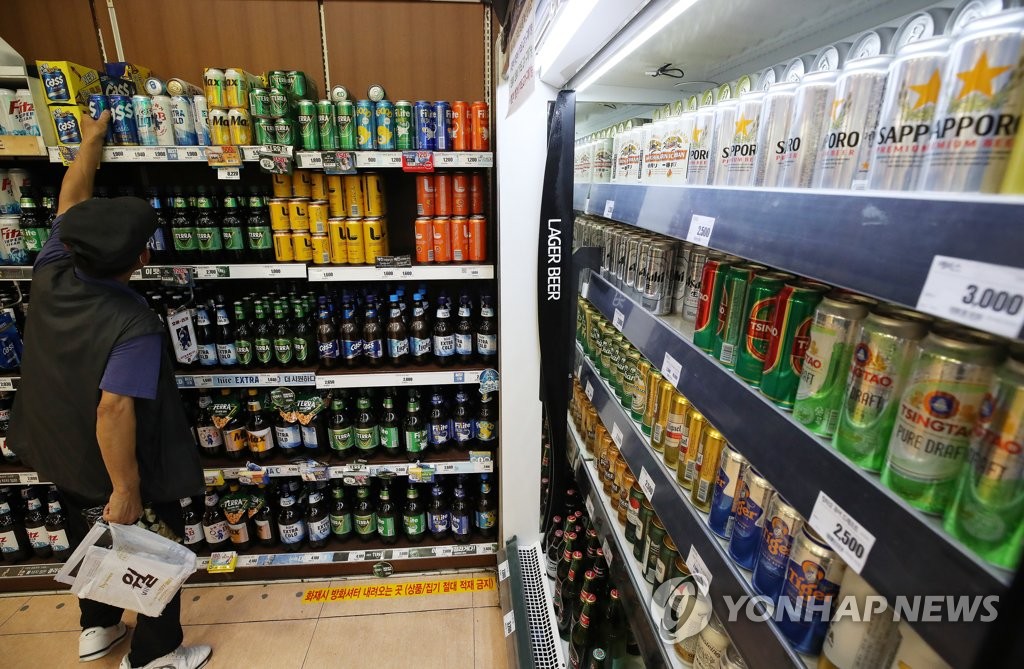 ソウルの大型スーパーのビール売り場（資料写真）＝（聯合ニュース）