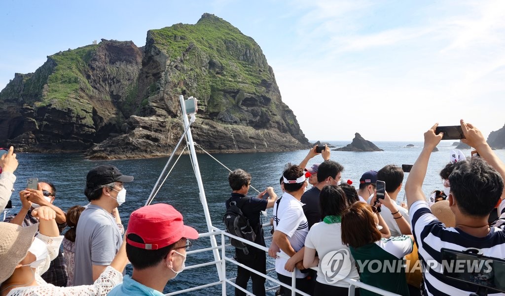 韓国・独島に人波　解放記念日前に約２０００人上陸