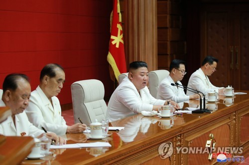 노동당 전원 회의 주재하는 북한 김정은 위원장