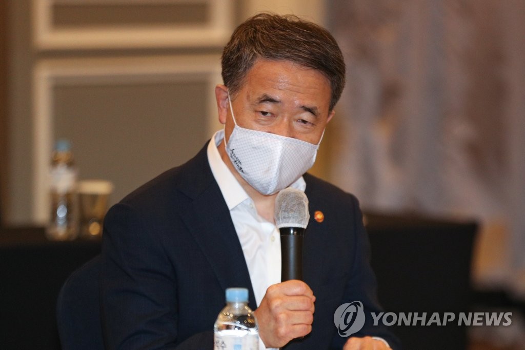 발언하는 박능후 장관