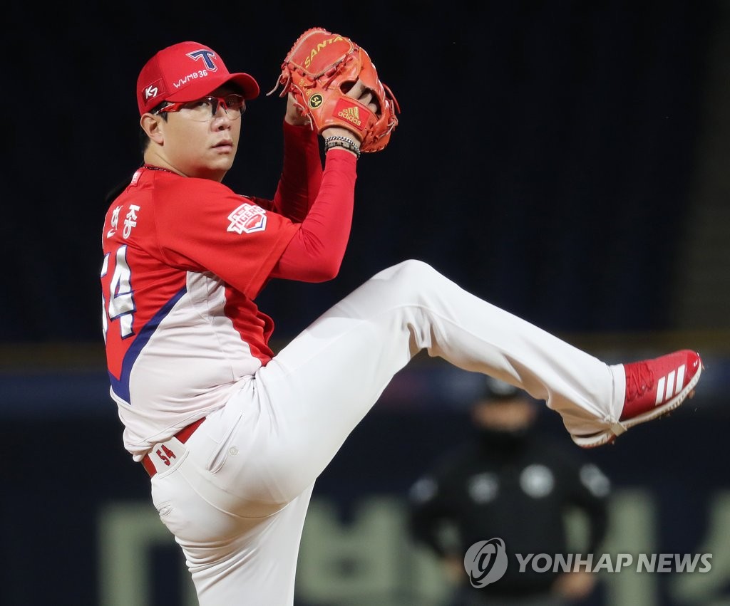 Yang Hyeon jong pitches for Kia Yonhap News Agency