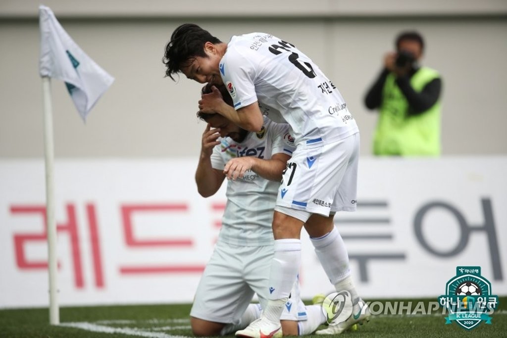 Elisa Aguilar of Incheon United (L) is congratulated by teammate Ji Eon-hak after scoring a goal against FC Seoul during a K League 1 match at Seoul World Cup Stadium in Seoul on Oct. 31, 2020, in this photo provided by the Korea Professional Football League. (PHOTO NOT FOR SALE) (Yonhap)