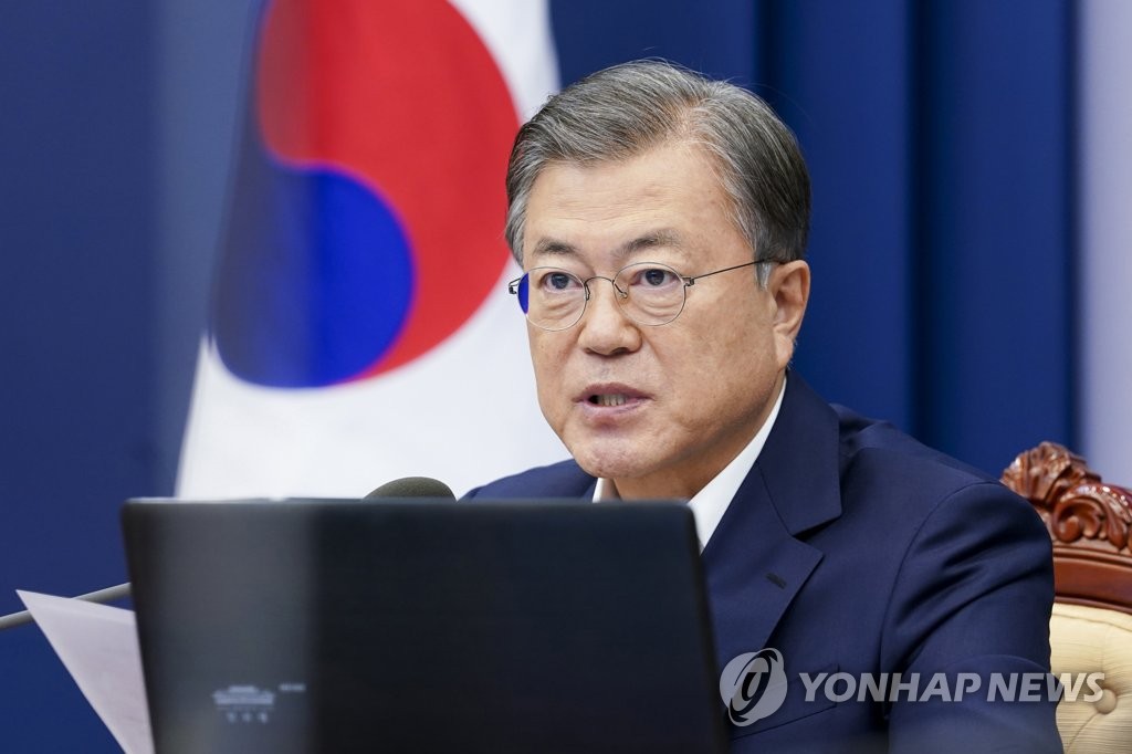 President Moon Jae-in speaks during a meeting with his senior secretaries at the presidential office Cheong Wa Dae in Seoul on Nov. 2, 2020. (Yonhap)