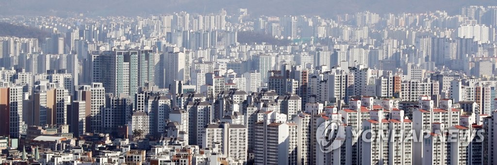 서울 남산에서 바라본 강북 지역 아파트 단지 모습