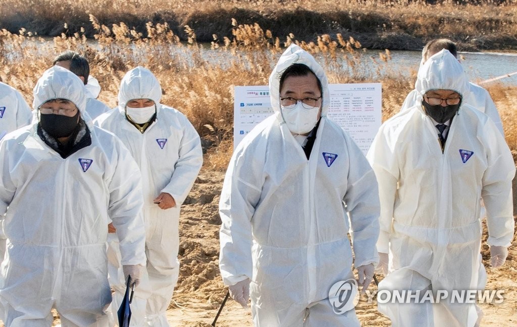 Authorities conduct an on-site inspection in Nonsan, South Chungcheong Province, on Dec. 15, 2020, after a bird flu case was discovered in the region, in photo provided by the Ministry of Environment. (PHOTO NOT FOR SALE) (Yonhap)