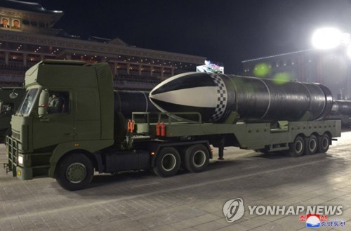 [속보] 일 매체 "북한 미사일 일본 영토·경제수역에 진입 않아"<로이터>