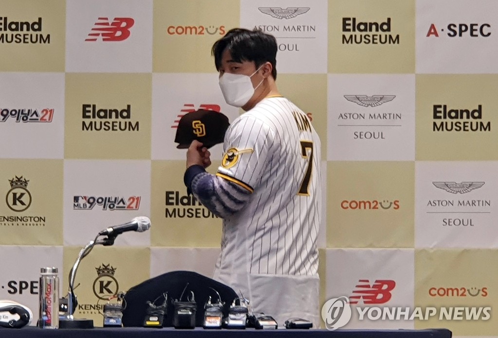 08th Feb, 2021. Padres-bound S. Korean infielder meets press South Korean  infielder Kim Ha-seong poses in a San Diego Padres uniform during a press  conference at a Seoul hotel on Feb. 8