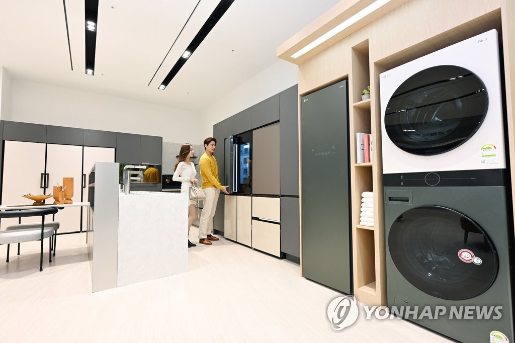 This photo provided by LG Electronics Inc. on Feb 24, 2021, shows the company's home appliances under the Objet Collection brand. (PHOTO NOT FOR SALE) (Yonhap)