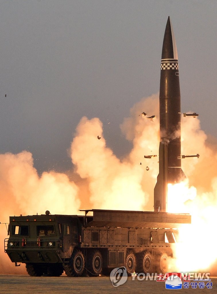 (جديد2) كوريا الشمالية تقول إنها اختبرت إطلاق صواريخ موجهة تكتيكية جديدة