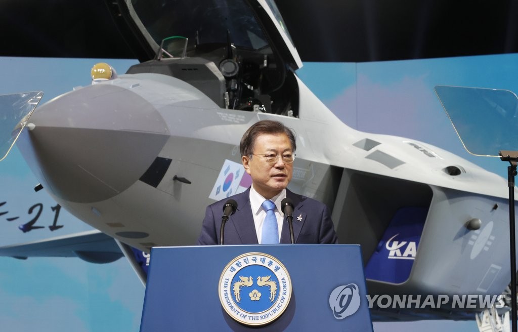 President Moon Jae-in speaks during a ceremony at the Korea Aerospace Industries facility in Sacheon, South Gyeongsang Province, southeastern South Korea, on April 9, 2021, to unveil the country's first prototype of the next-generation KF-X fighter, officially named the KF-21 Boramae. (Yonhap)