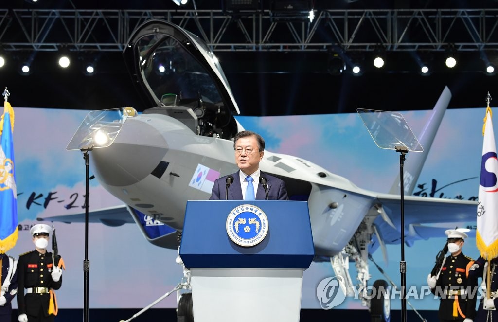 韓国国産戦闘機の試作機公開　文大統領「３２年までに１２０機配備」