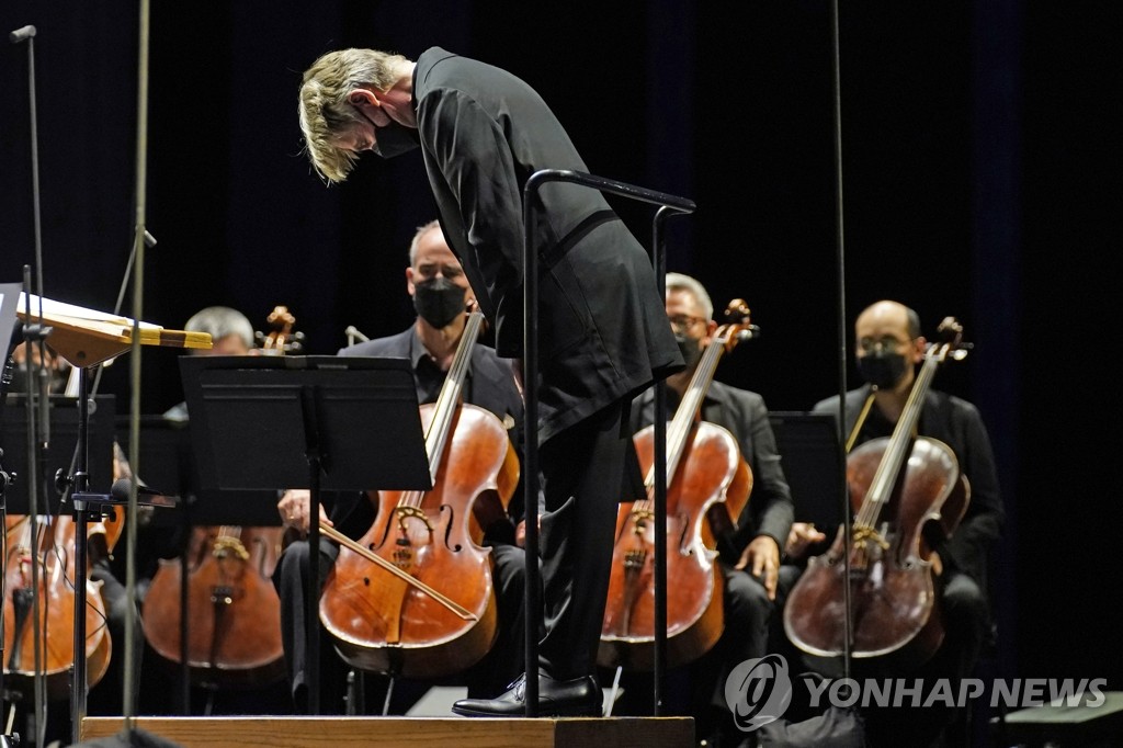 13개월 만에 청중 참석 공연하는 뉴욕 필하모닉 오케스트라