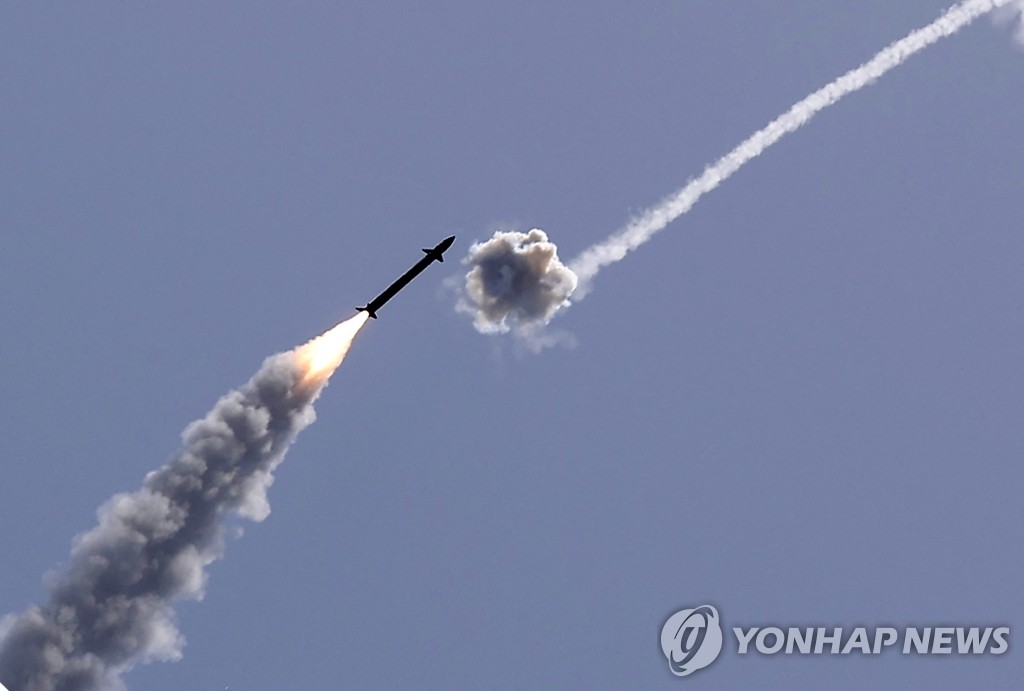 가자지구서 발사된 로켓포 요격하는 이스라엘 '아이언돔' 미사일