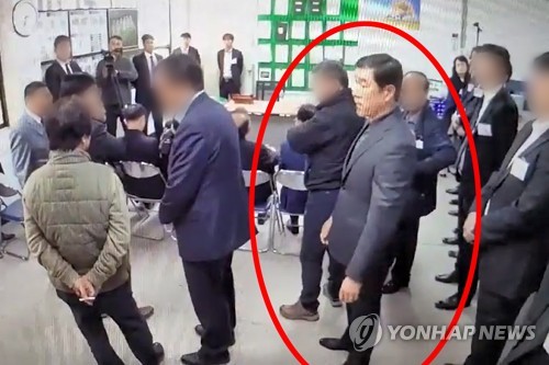 광주 붕괴참사 직후 해외도피 문흥식 귀국…공항서 체포(종합)