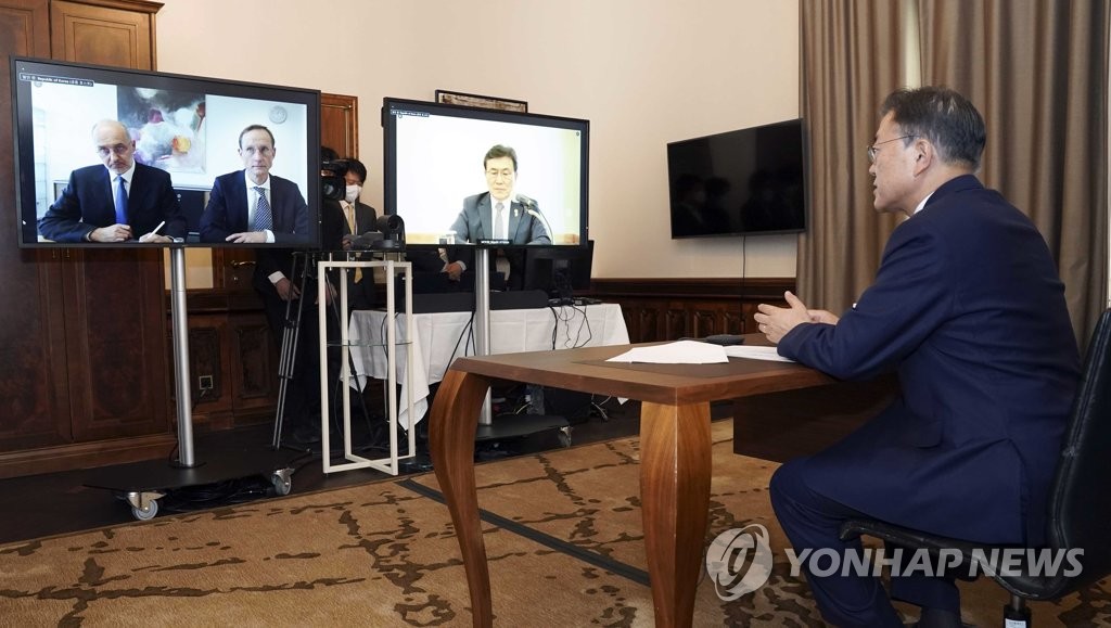الرئيس مون يطلب من شركة كيورفاك الألمانية اعتبار كوريا الجنوبية مركزا آسيويا لإنتاج اللقاحات - 1