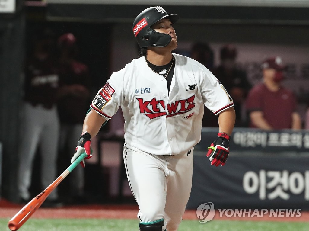 In this file photo from July 4, 2021, Kang Baek-ho of the KT Wiz watches his RBI double against the Kiwoom Heroes in the bottom of the seventh inning of a Korea Baseball Organization regular season game at KT Wiz Park in Suwon, 45 kilometers south of Seoul. (Yonhap)