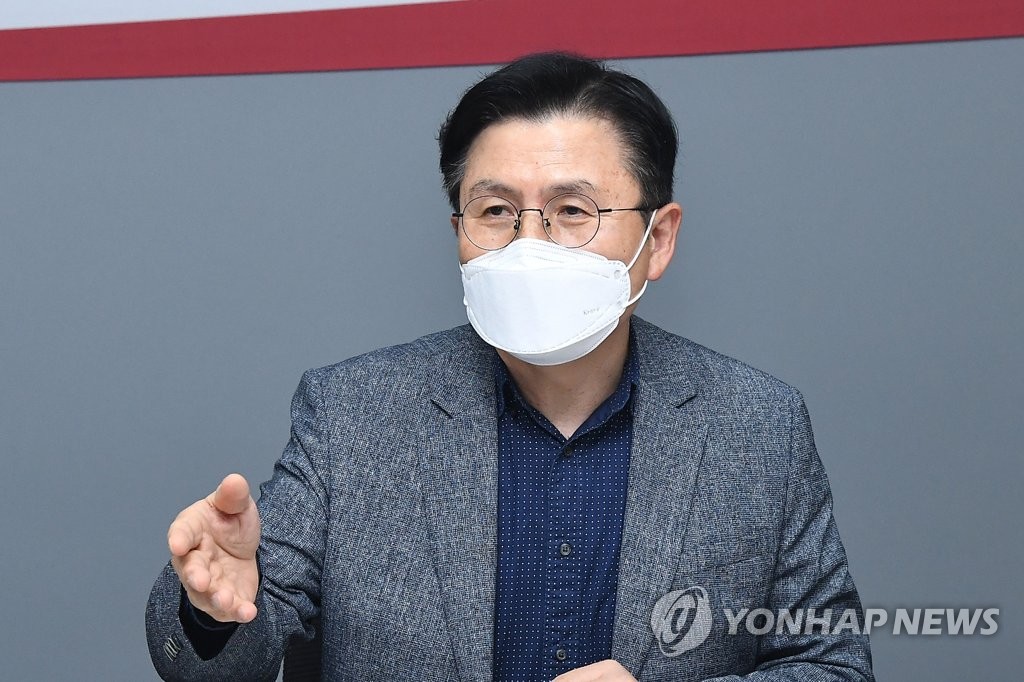 韓国元首相の黄教安氏が大統領選予備候補登録　「文政権の政策消す」