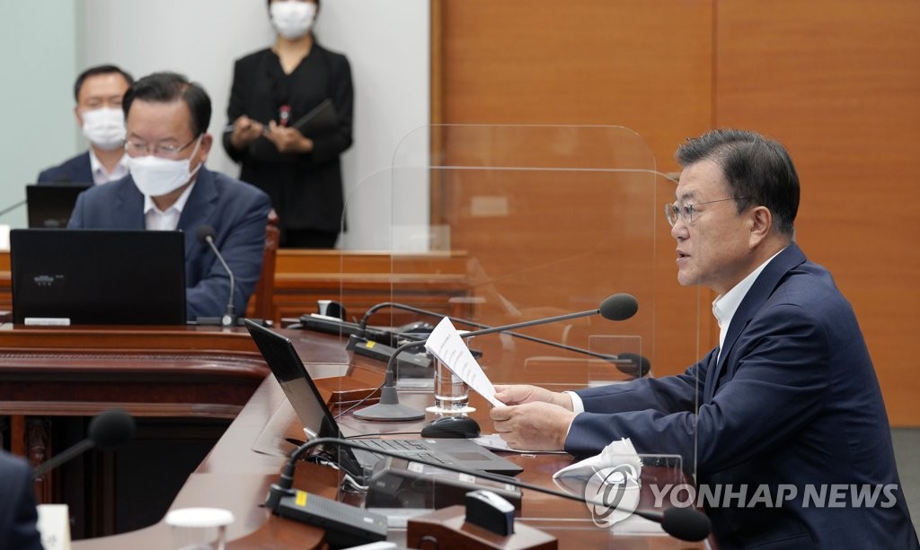 (LEAD) Moon says very sorry for asking people to endure toughest social distancing rules