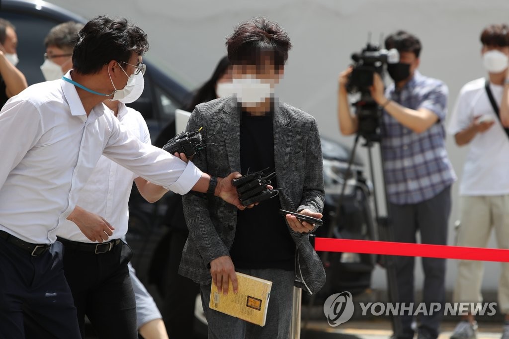 '성추행 혐의' 양향자 전 보좌관, 영장실질심사 출석