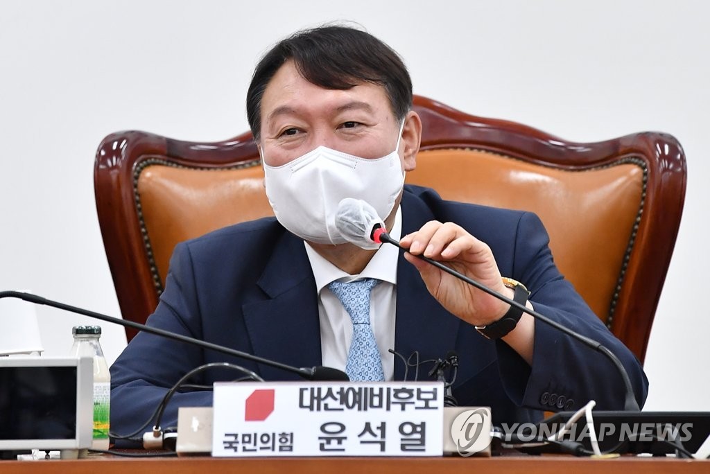 Former Prosecutor General Yoon Seok-youl, a front-running presidential aspirant who has joined the main opposition People Power Party, delivers a lecture during a study meeting of the party's first-term lawmakers at the National Assembly in Seoul on Aug. 2, 2021. (Yonhap)