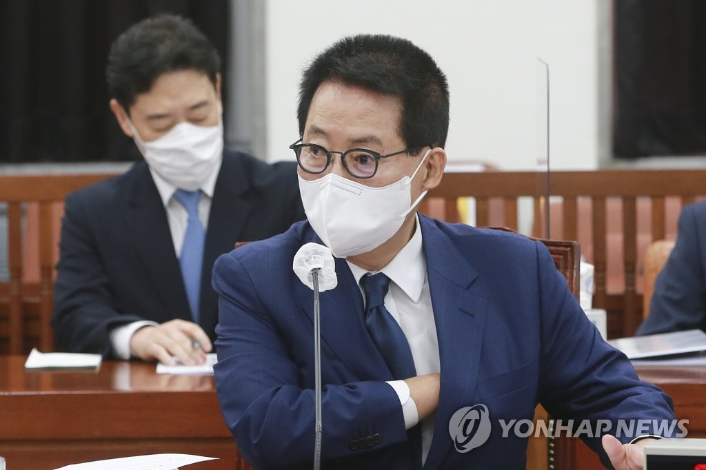 8月3日，在国会，国家情报院院长朴智元出席情报委员会全体会议。 韩联社