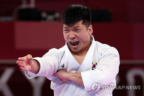 东奥空手道韩国朴喜俊憾失男子个人型铜牌| Yonhap News Agency