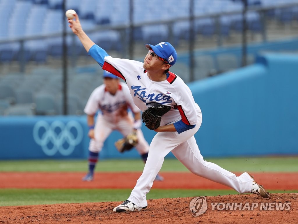 Park Se-woong of South Korea pitches against the Dominican Republic during the top of the fourth inning of the bronze medal game at the Tokyo Olympic baseball tournament at Yokohama Stadium in Yokohama, Japan, in the file photo taken Aug. 7, 2021. (Yonhap)